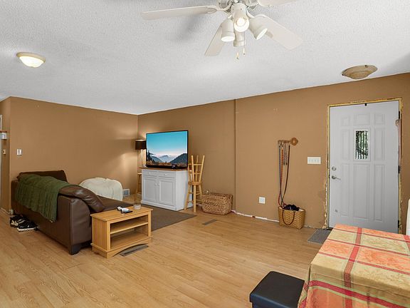 3rd image of 1501 4th St E