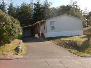 1242 Embarcadero Cir, Coos Bay, OR 97420