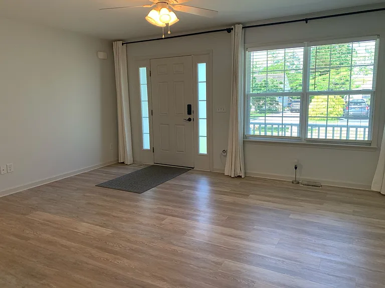 413 Queen Anne St — Photo 2