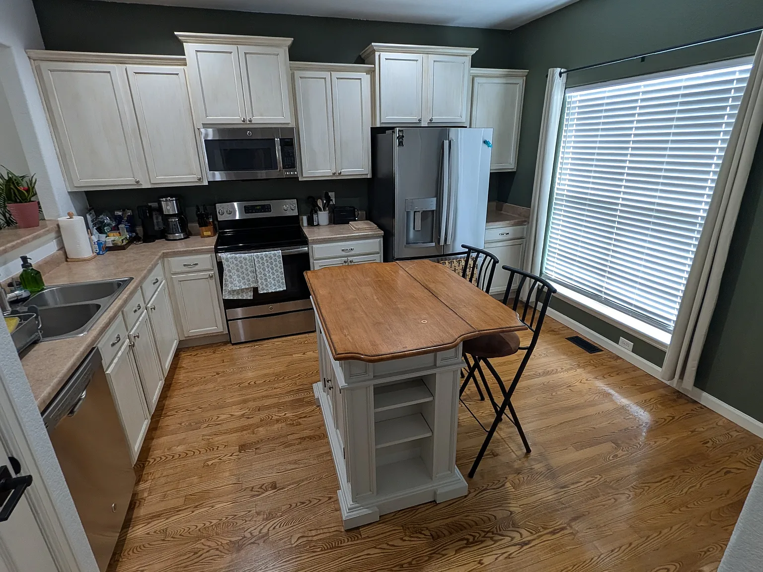 3 bed, 1714 sqft, $2,900 — Photo 4