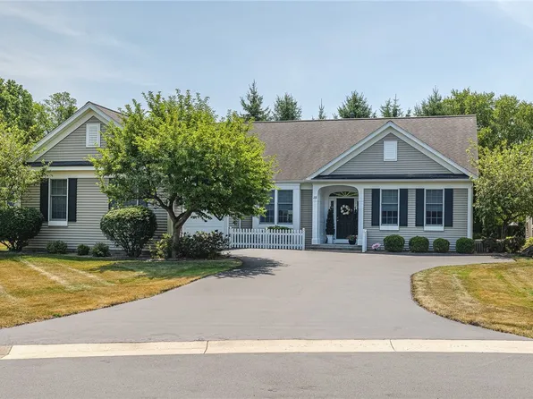 18 Mid Ponds Ln, Pittsford, NY 14534