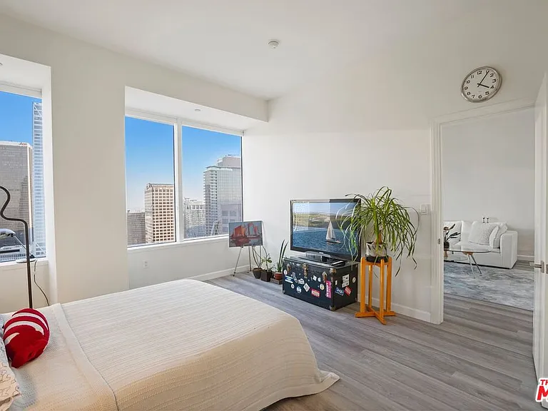 1100 Wilshire Blvd #3307 — Photo 9