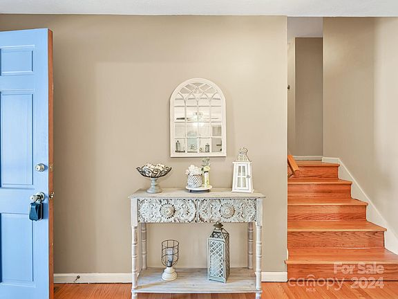 4th image of 104 Lyndon Ln