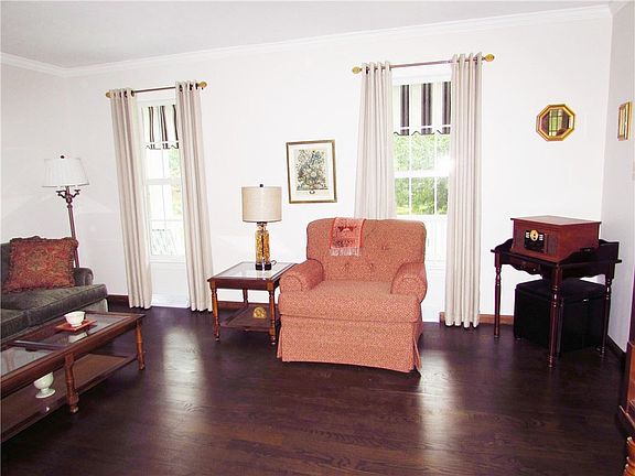 5th image of 4311 Woodbine Ct