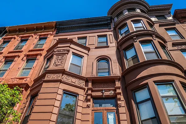 Rented by Level Group | media 8