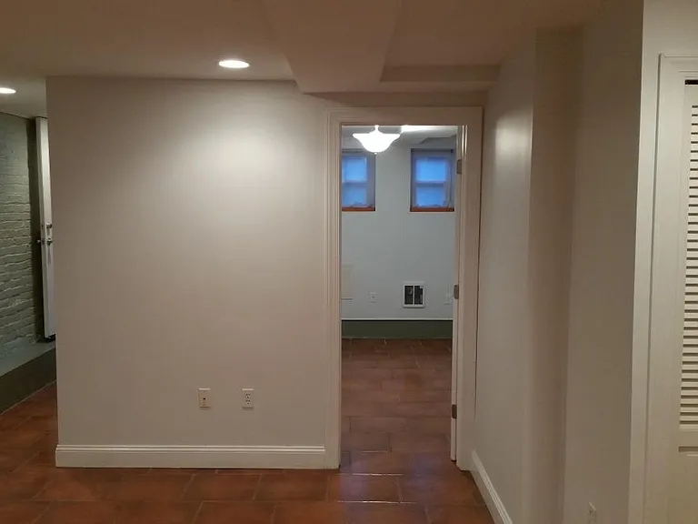 909 Monroe St NW #B — Photo 10