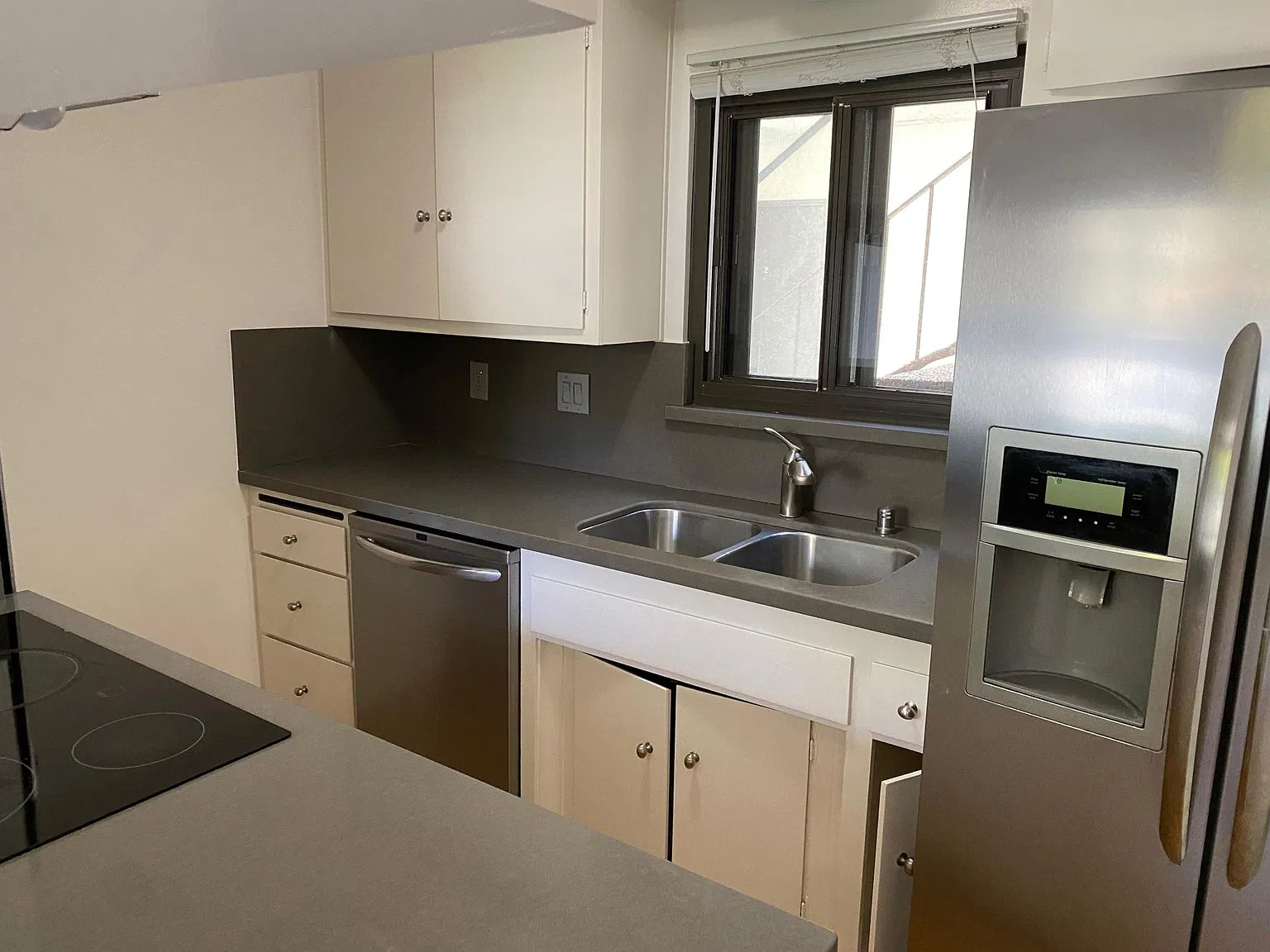 3 bed, 1200 sqft, $3,695 — Photo 1