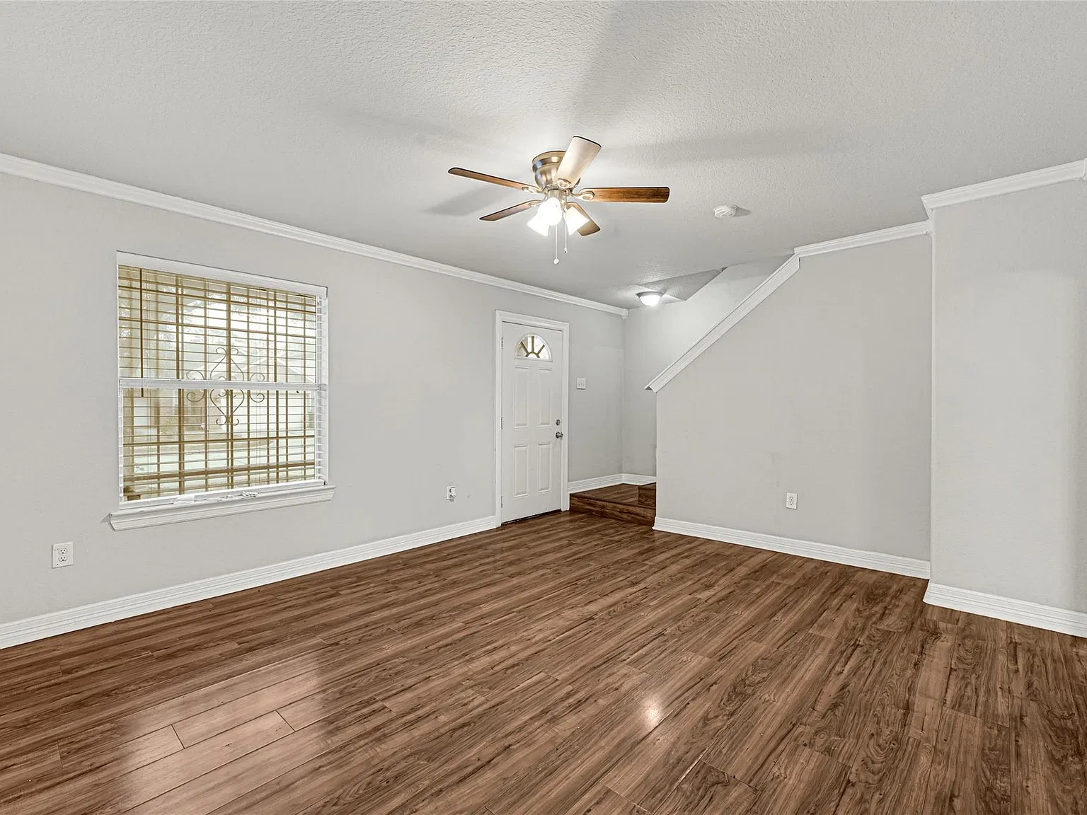 3 bed, 1.5 bath, 1160 sqft, $1,600 — Photo 3