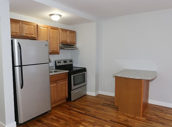 2nd image of 7450 N Greenview Ave APT 31