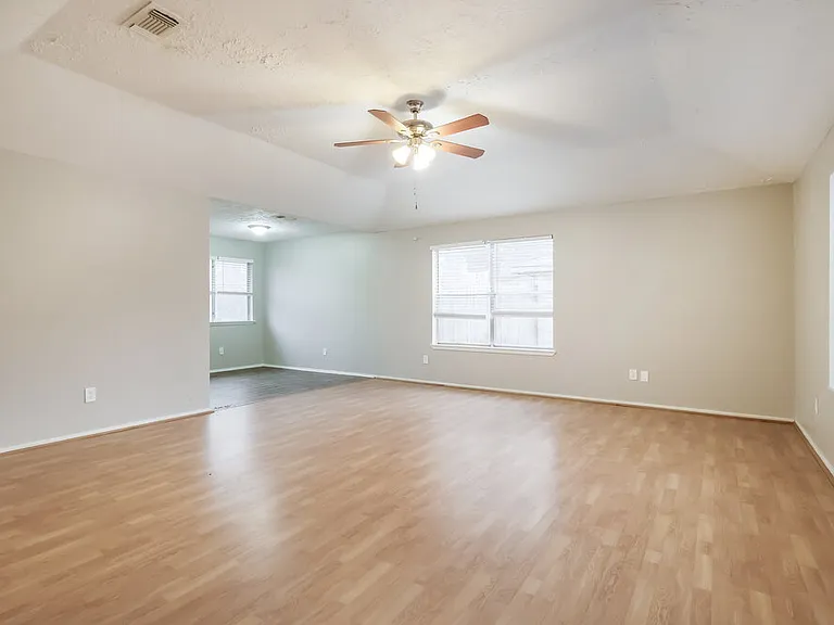 4306 Owens Creek Ln — Photo 3