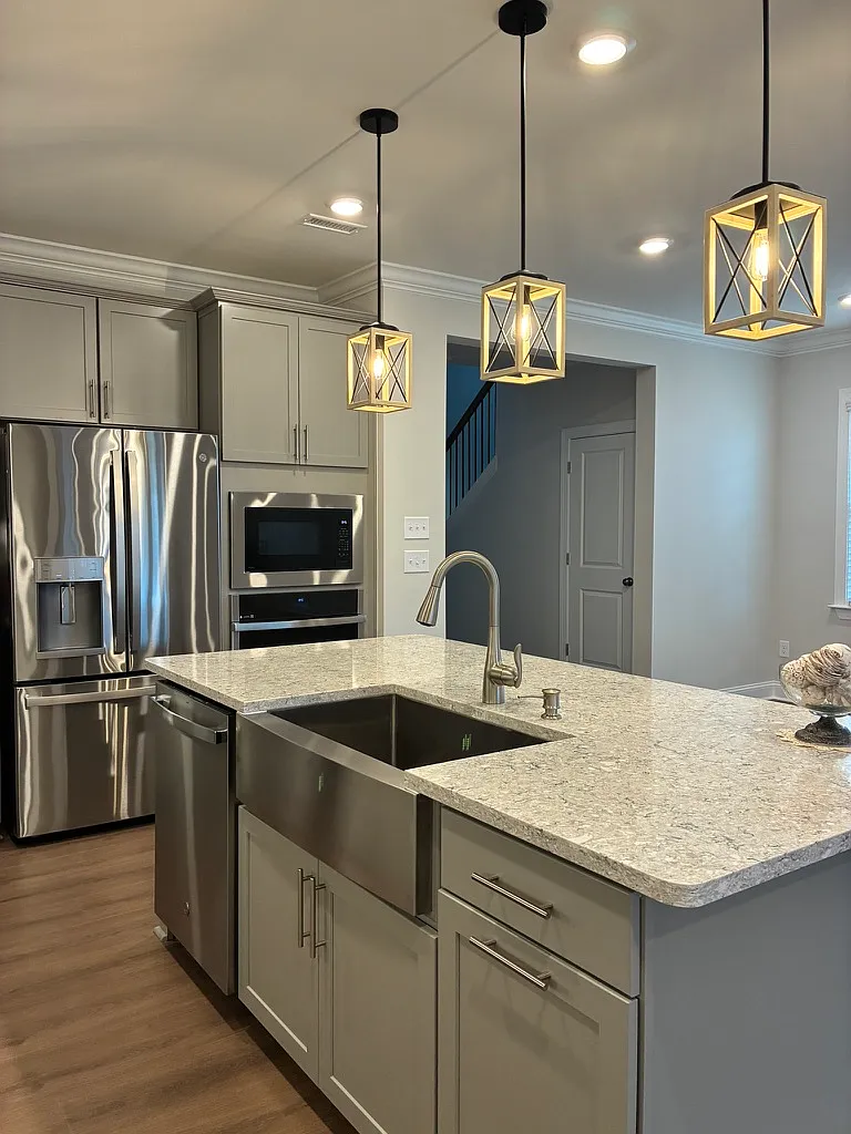 4 bed, 2700 sqft, $2,650 — Photo 4