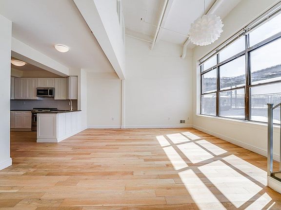 4th image of 300 Communipaw Ave APT 224