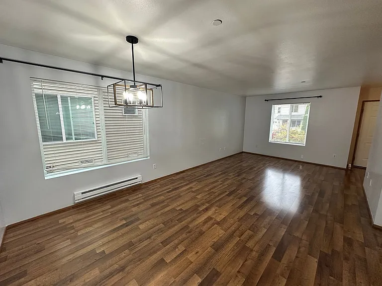 1426 Grant Ave — Photo 6