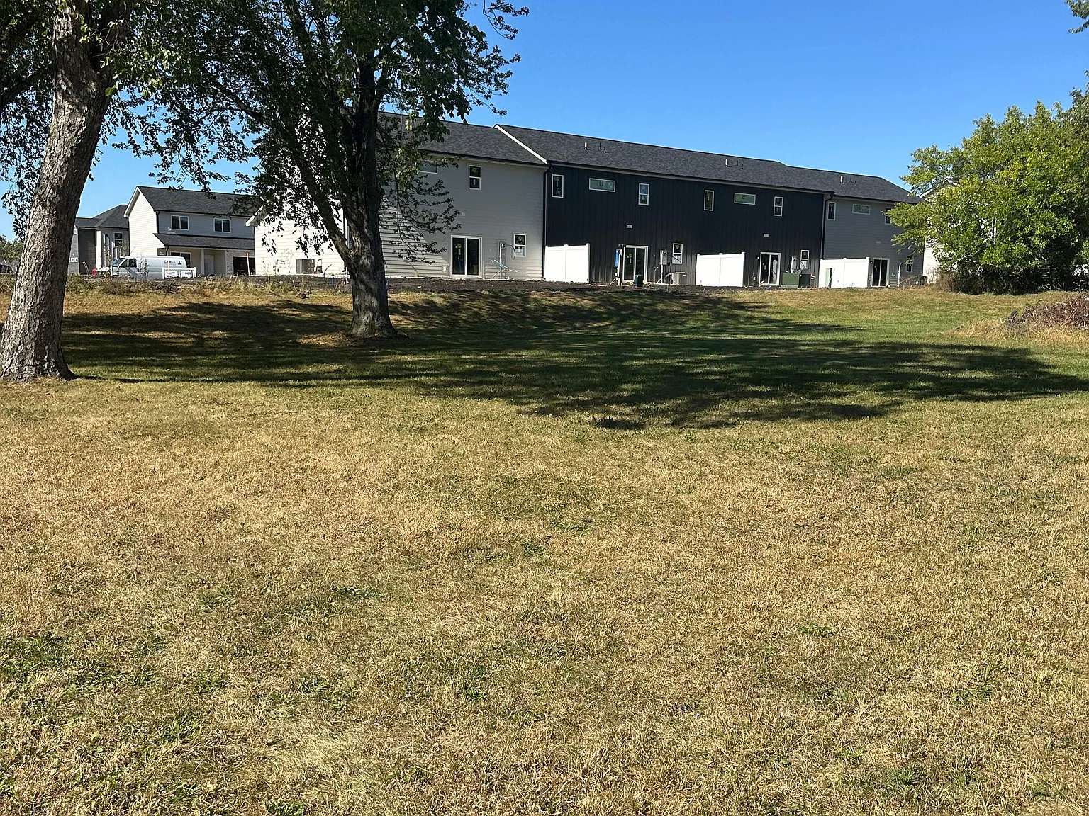 Country Club — Photo 2