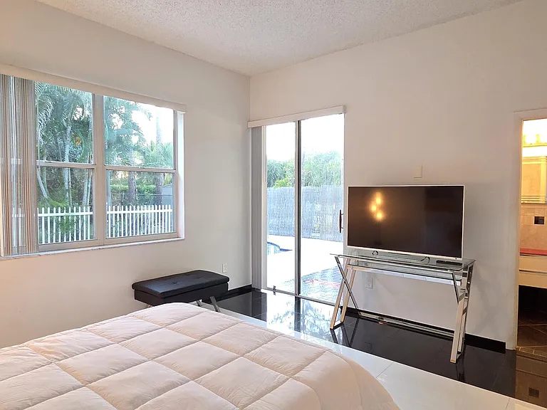 661 Lake Wellington Dr — Photo 28