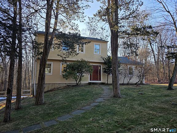 5th image of 29 Brook Pine Dr