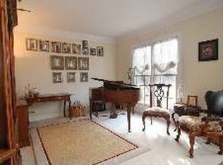 2107 Bent Tree Dr, Geneva, IL 60134