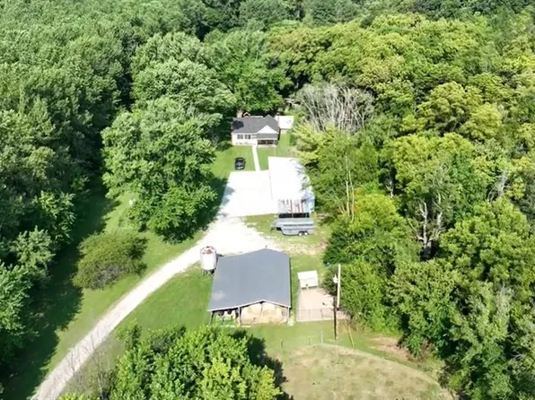 15275 Shipman Rd, Carlinville, IL 62626