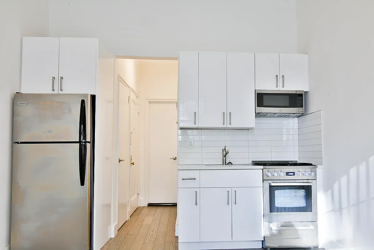 210 East 38th Street — Photo 4