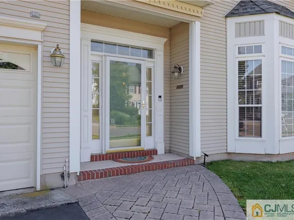 9 Marco Polo Ct, Franklin Park, NJ 08823