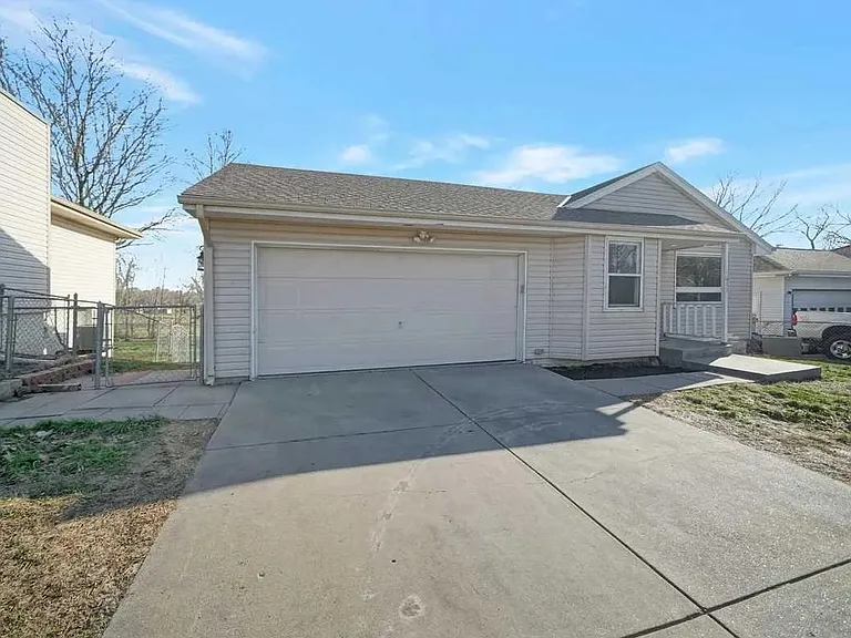 611 Bridger Rd — Photo 2