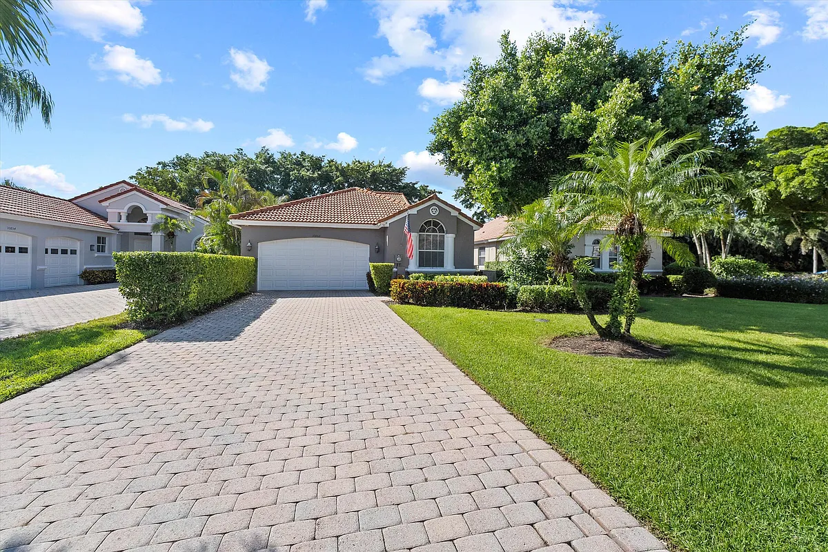 Building Photo - 10860 Fairmont Village Dr