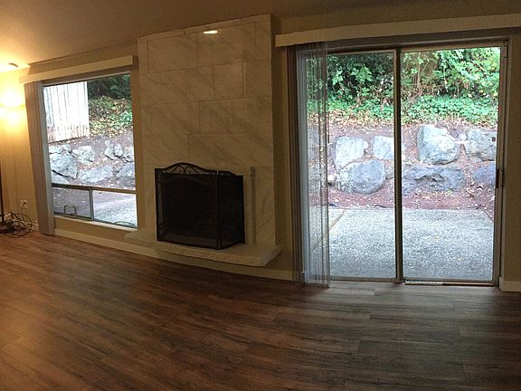 4th image of 520 Bellevue Way SE #10