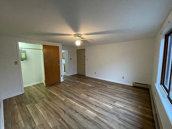 2nd image of 20 Lilac Ln APT 2