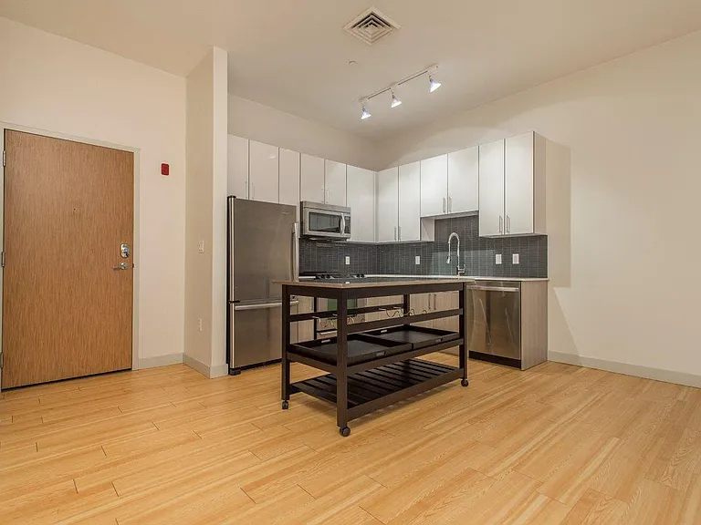 West Square Apartments — Photo 214