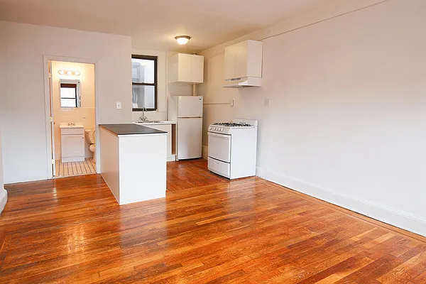 Rented by Nest Seekers International | media 4