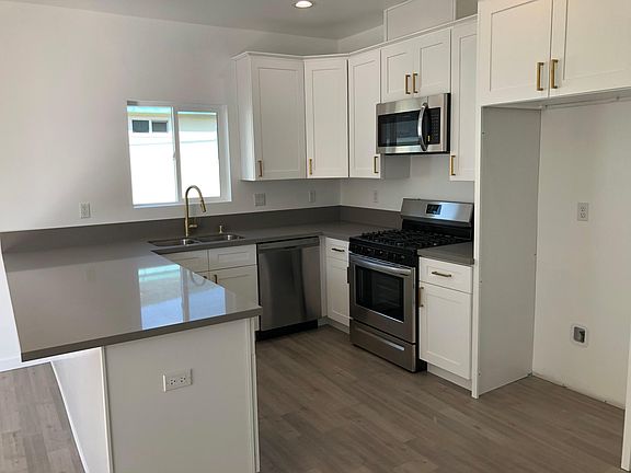 5th image of 729 E Tujunga Ave