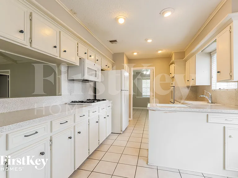 222 Magic Oaks Dr — Photo 9