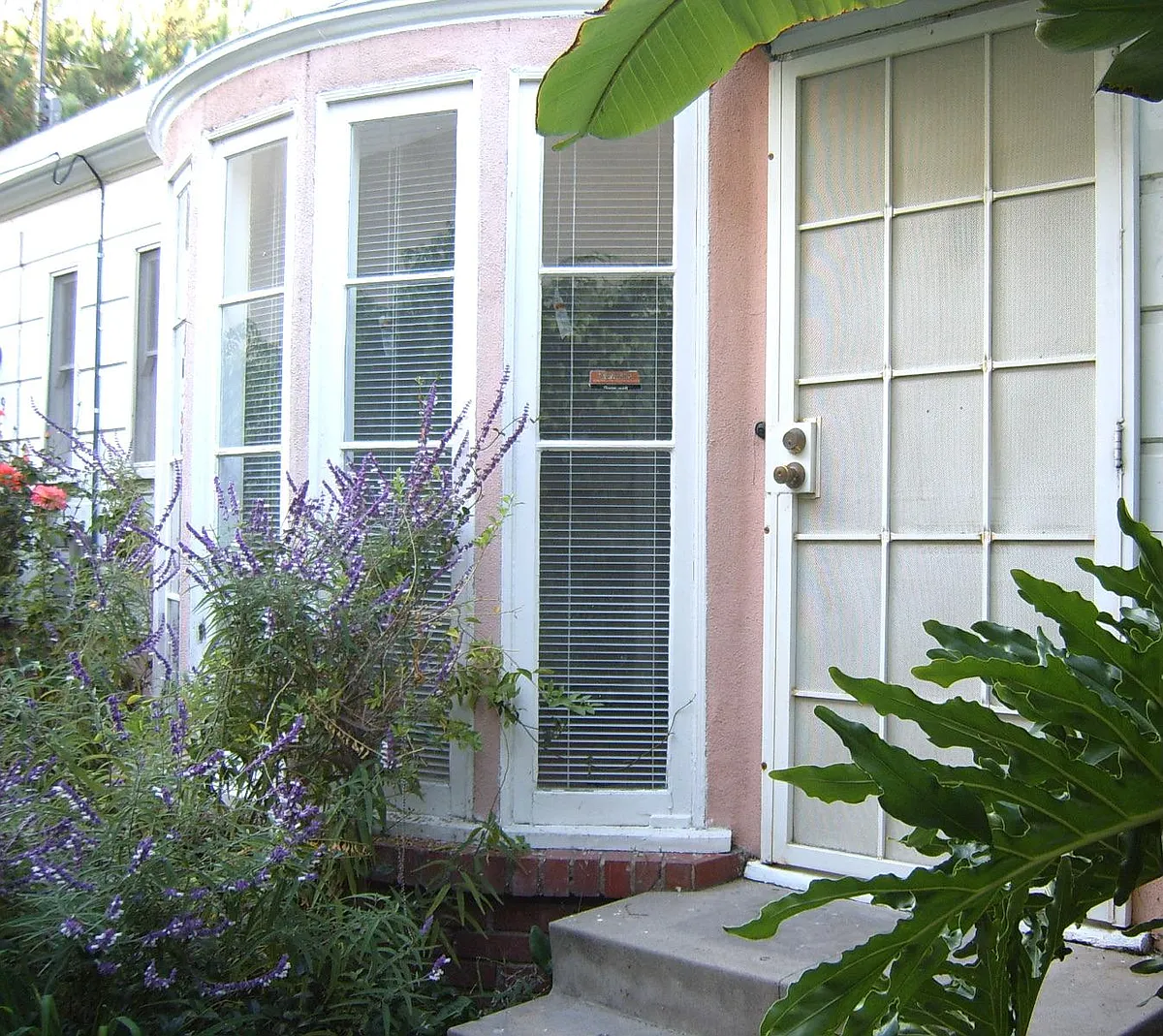 Photo 2 of 15 - 2049 S Holt Ave #2049 - Los Angeles, CA Building Photo - 2049 S Holt Ave #2049