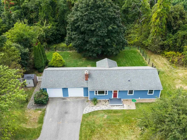 1 Hickory Lane, Kensington, NH 03833