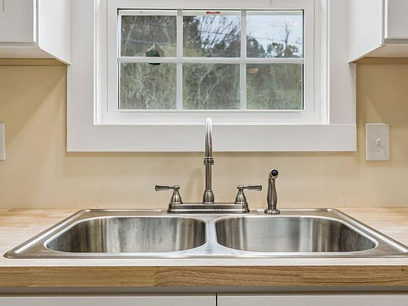 4th image of 308 Beedie Jones Rd