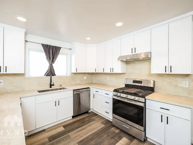 12 Nautilus Ct — Photo 9