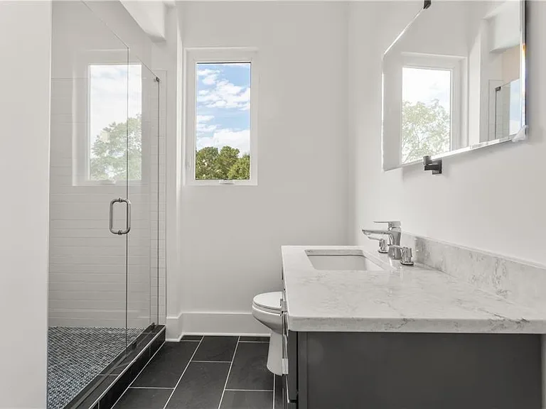1756 N Akin Dr NE — Photo 34