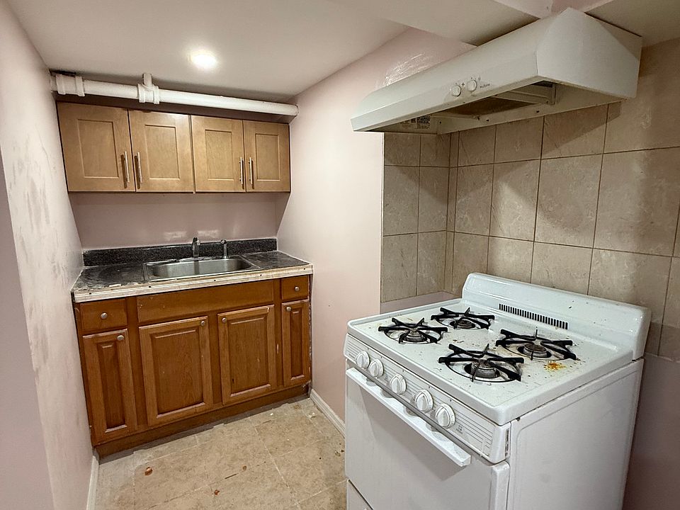 1st image of 8914 145th St Floor 1