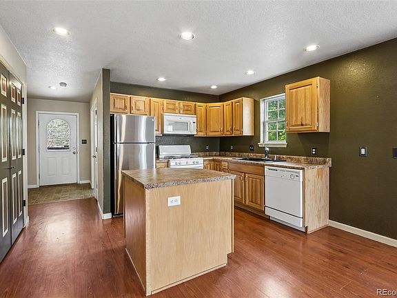 2nd image of 1322 Carriage Drive