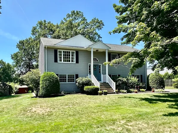 43 Zachary Ln, Agawam, MA 01001