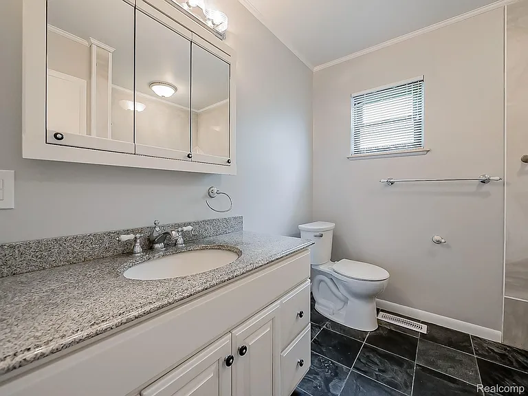 7580 Thornwood St — Photo 39