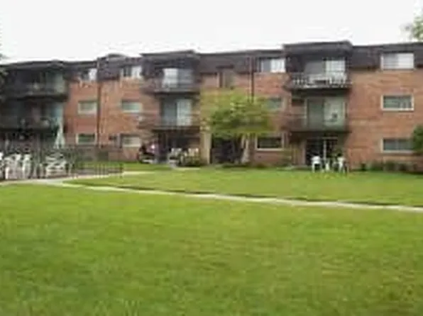 2340 186th St APT 27, Lansing, IL 60438