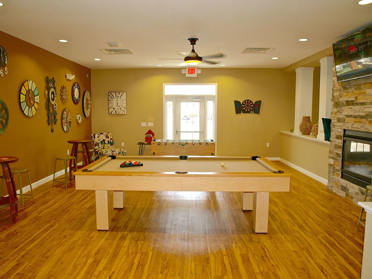 A2 | 1 Bed 1.5 Bath | 881 sf | $1660-1908 | 6 to 15 month lease terms — Photo 4
