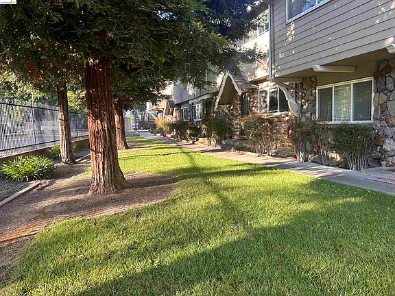 4th image of 399 W Angela St #9