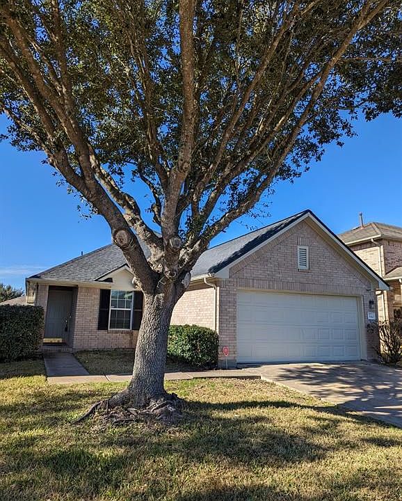1st image of 3610 Evergreen Square Trl