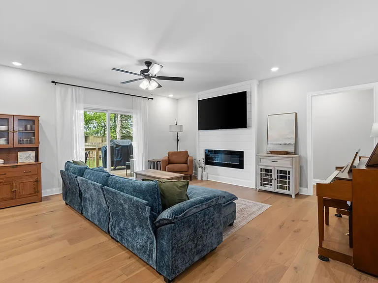 668 Pleasant Meadow Ln — Photo 11