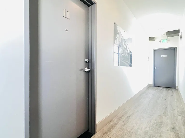 4814 Oakwood Ave #10 — Photo 2