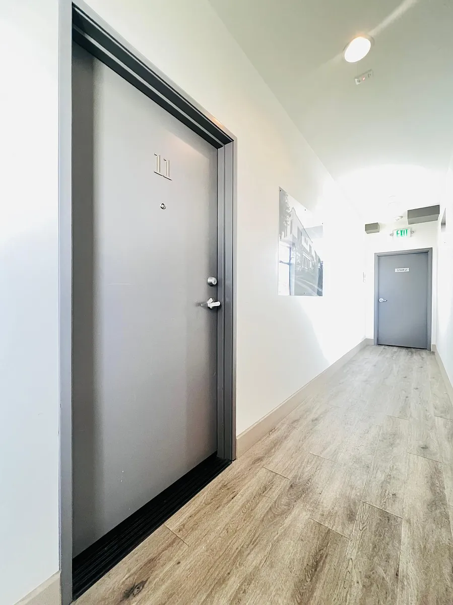 Building Photo - 4814 Oakwood Ave #10