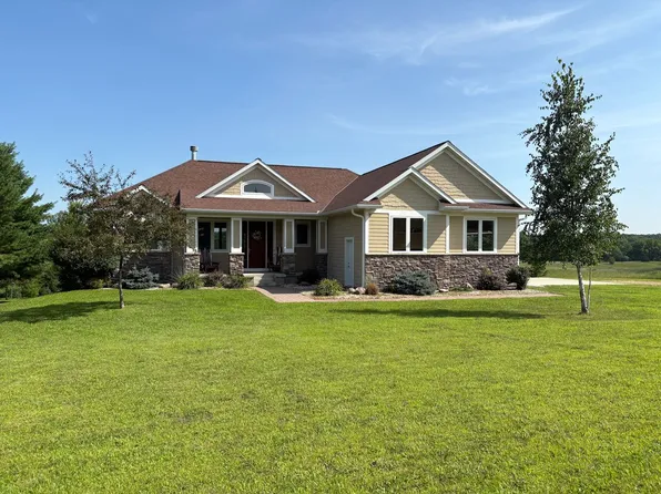 220 Meadow Woods Dr, Mankato, MN 56001