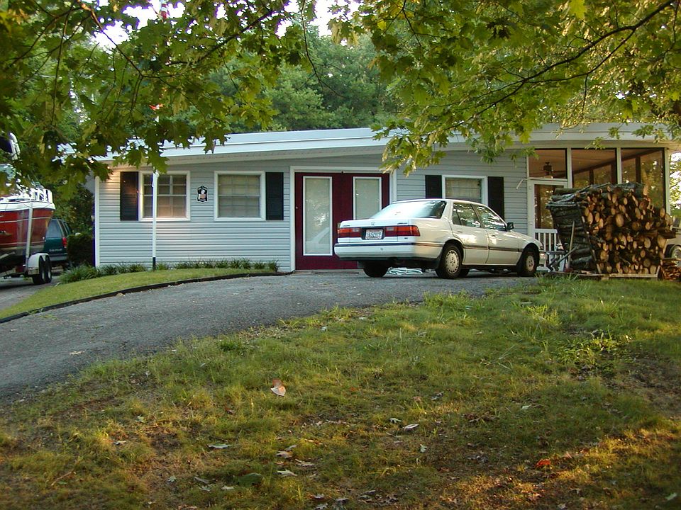 2nd image of 9227 Rocky Point Rd